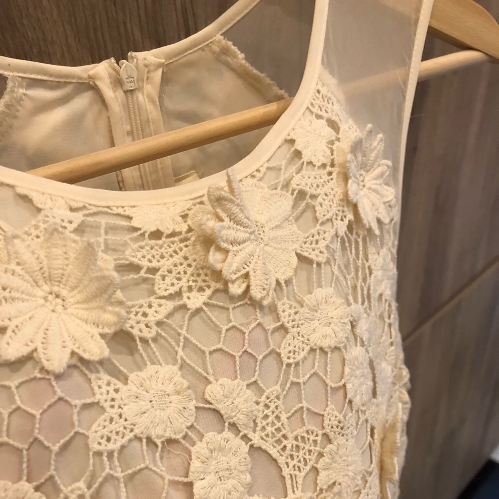 LACE FLOWER ROUND NECK MINI DRESS - Picture 3 of 7